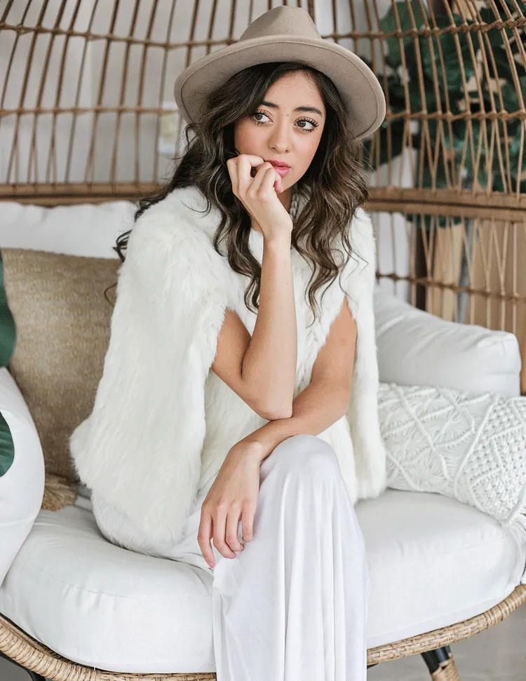 Chamonix - Fur Cape in Cream