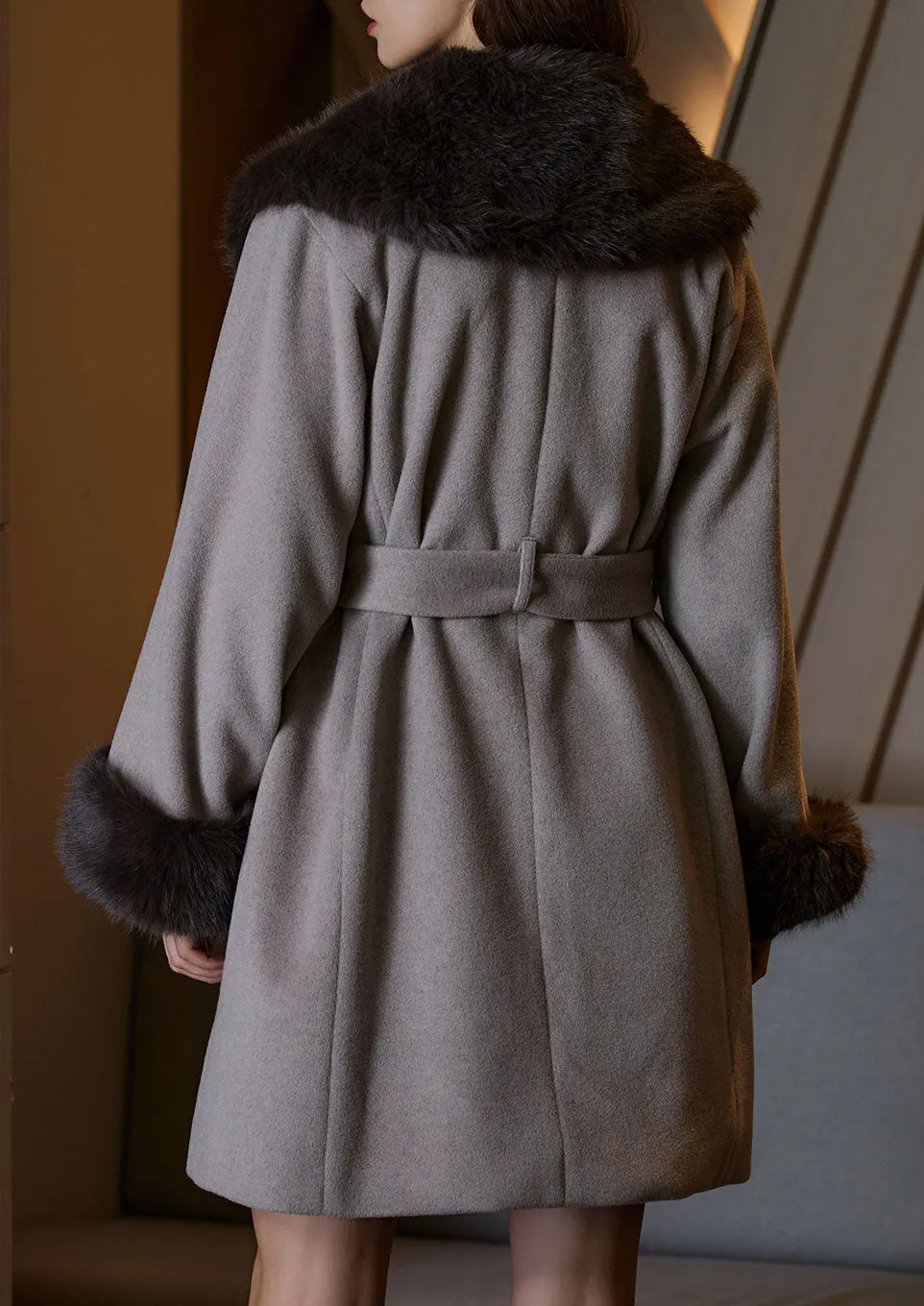 Fur collar middle coat