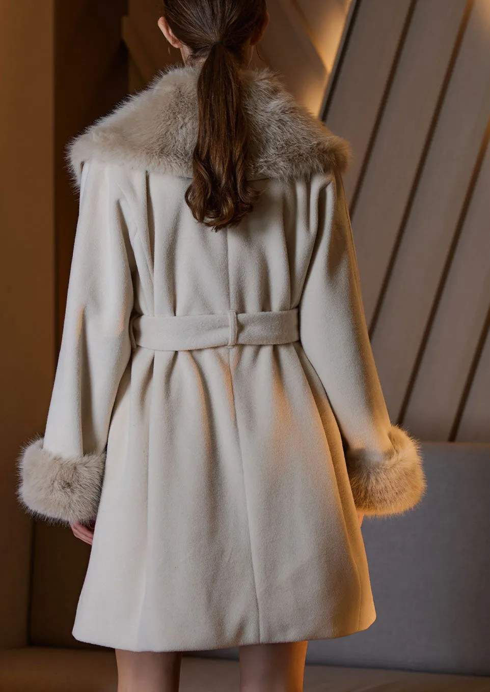Fur collar middle coat