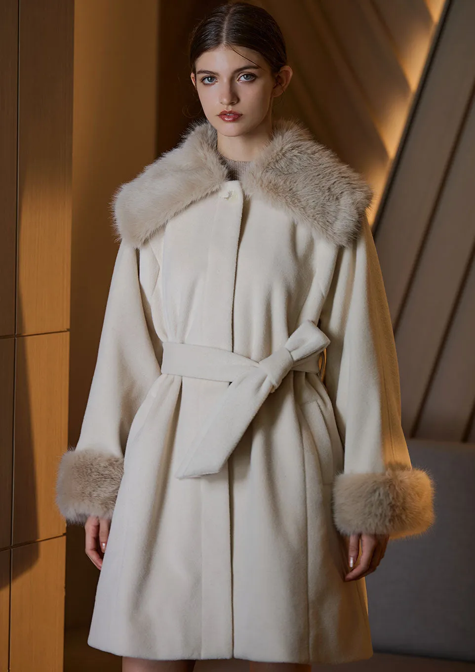 Fur collar middle coat