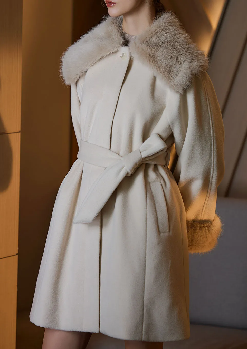 Fur collar middle coat