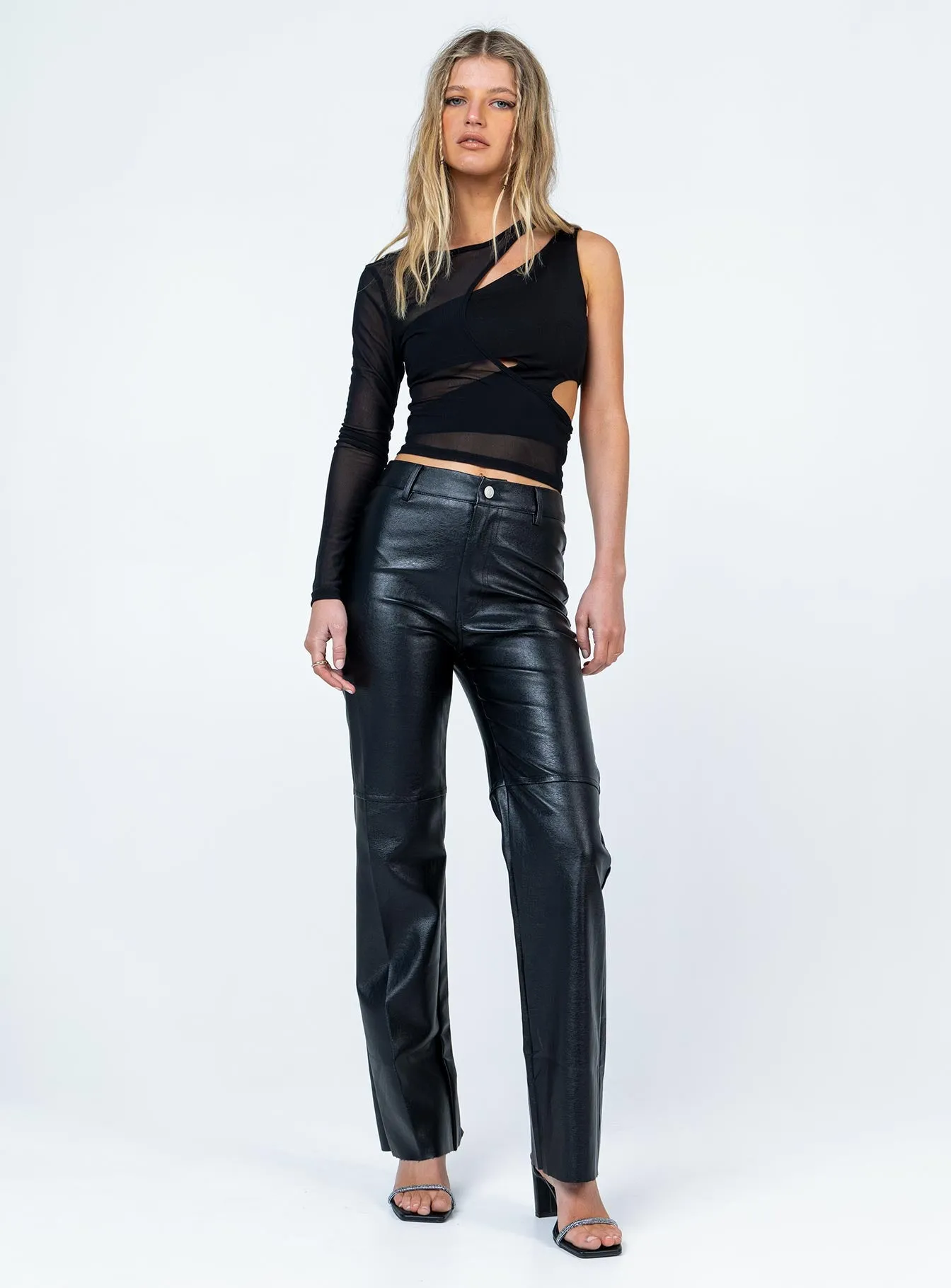 Lundin Overlapping Layers Top Black