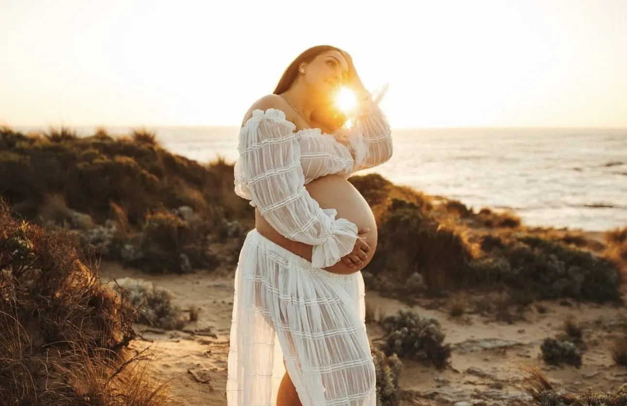 Wonderful Moments Two Piece Photoshoot Set - White - Maternity Photoshoot Dress